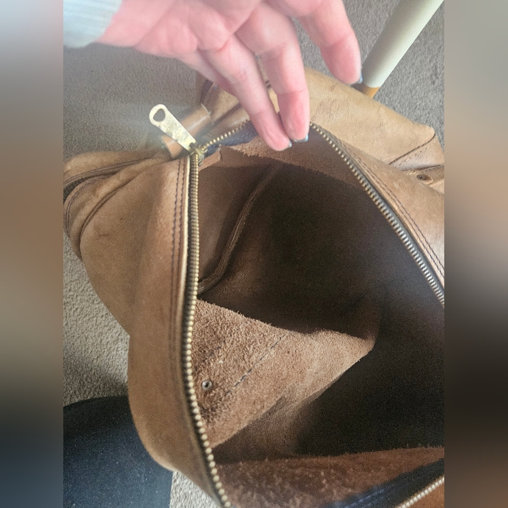 Vintage Light Tan Full Grain Leather Duffle Travel Bag. Unisex. - Picture 14 of 16